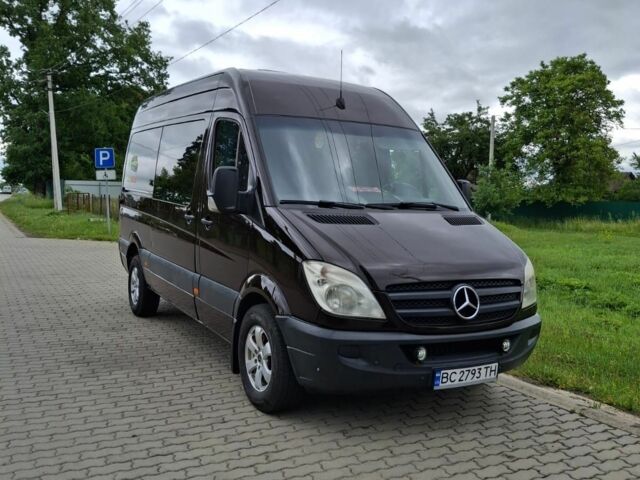 Коричневый Мерседес Sprinter, объемом двигателя 2.1 л и пробегом 570 тыс. км за 13000 $, фото 1 на Automoto.ua