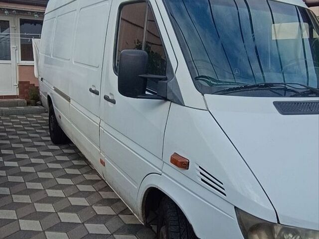 Коричневий Мерседес Sprinter, об'ємом двигуна 2.1 л та пробігом 709 тис. км за 7500 $, фото 1 на Automoto.ua