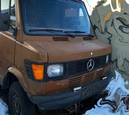 Коричневий Мерседес Sprinter, об'ємом двигуна 2.4 л та пробігом 333 тис. км за 1450 $, фото 1 на Automoto.ua