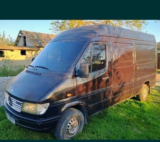 Коричневый Мерседес Sprinter, объемом двигателя 2 л и пробегом 400 тыс. км за 6700 $, фото 1 на Automoto.ua