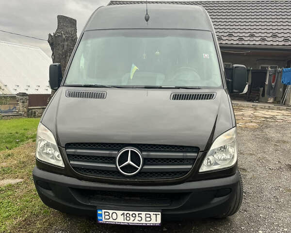 Коричневый Мерседес Sprinter, объемом двигателя 2.15 л и пробегом 208 тыс. км за 11200 $, фото 1 на Automoto.ua