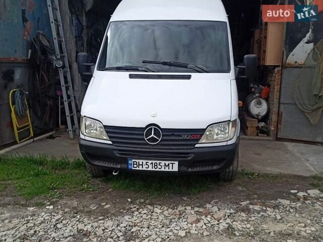 Коричневый Мерседес Sprinter, объемом двигателя 2.69 л и пробегом 237 тыс. км за 12500 $, фото 1 на Automoto.ua