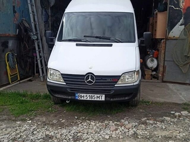Коричневый Мерседес Sprinter, объемом двигателя 2.69 л и пробегом 237 тыс. км за 12500 $, фото 1 на Automoto.ua
