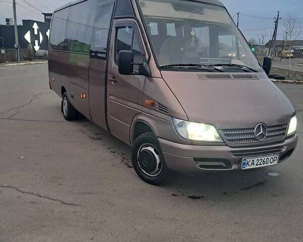 Коричневый Мерседес Sprinter, объемом двигателя 2.69 л и пробегом 400 тыс. км за 17300 $, фото 1 на Automoto.ua