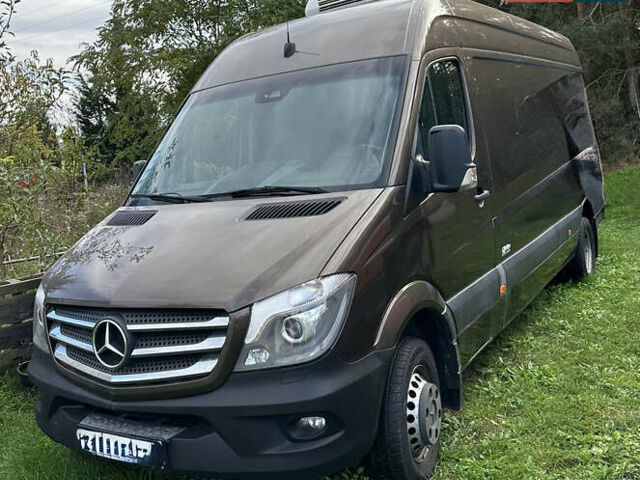 Коричневый Мерседес Sprinter, объемом двигателя 3 л и пробегом 350 тыс. км за 23985 $, фото 1 на Automoto.ua