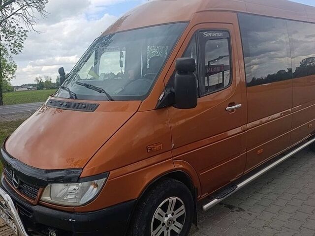 Коричневый Мерседес Sprinter, объемом двигателя 2.15 л и пробегом 168 тыс. км за 12000 $, фото 1 на Automoto.ua