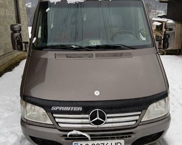 Коричневый Мерседес Sprinter, объемом двигателя 2.3 л и пробегом 450 тыс. км за 8500 $, фото 1 на Automoto.ua