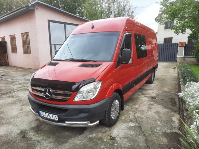 Красный Мерседес Sprinter, объемом двигателя 2.1 л и пробегом 400 тыс. км за 17567 $, фото 1 на Automoto.ua