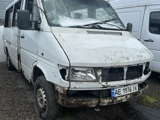 Красный Мерседес Sprinter, объемом двигателя 2.9 л и пробегом 333 тыс. км за 1500 $, фото 1 на Automoto.ua
