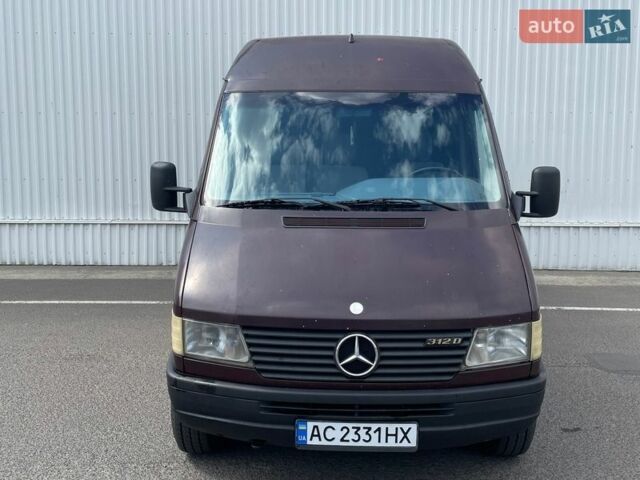 Красный Мерседес Sprinter, объемом двигателя 2.3 л и пробегом 462 тыс. км за 5900 $, фото 1 на Automoto.ua