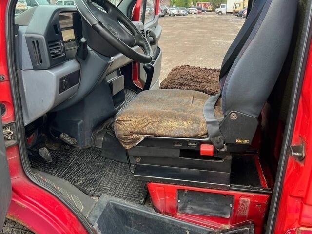 Красный Мерседес Sprinter, объемом двигателя 2.9 л и пробегом 522 тыс. км за 5500 $, фото 1 на Automoto.ua
