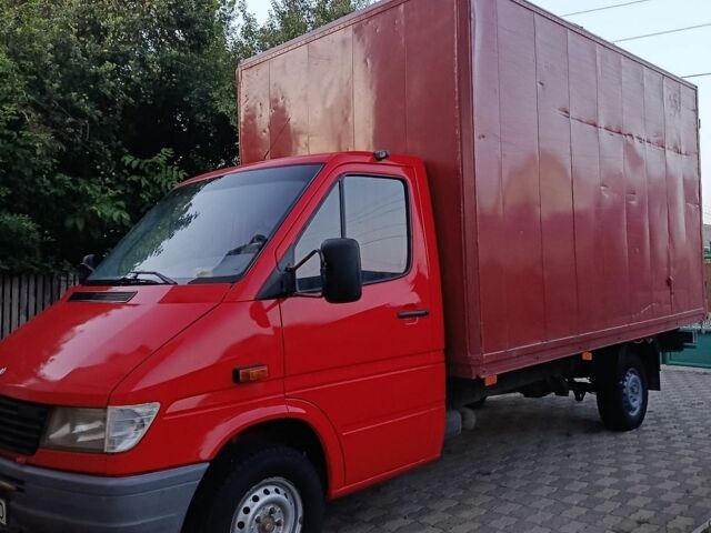 Красный Мерседес Sprinter, объемом двигателя 2.9 л и пробегом 580 тыс. км за 4950 $, фото 1 на Automoto.ua