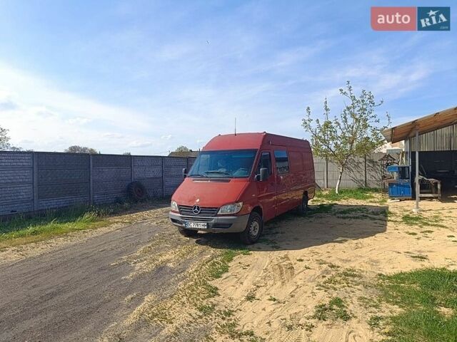 Красный Мерседес Sprinter, объемом двигателя 2.15 л и пробегом 550 тыс. км за 5900 $, фото 1 на Automoto.ua