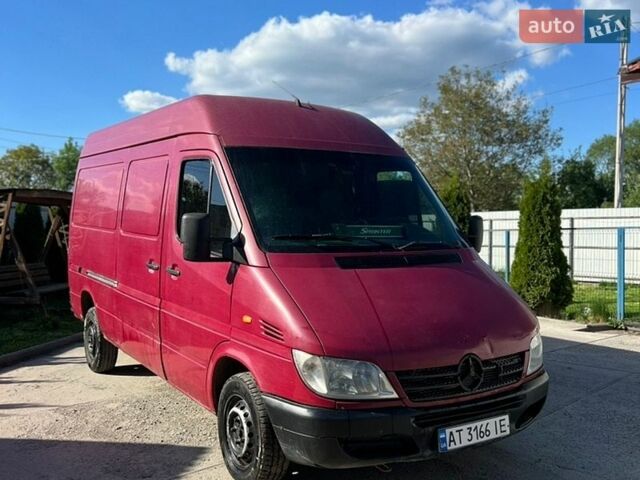 Красный Мерседес Sprinter, объемом двигателя 2.15 л и пробегом 461 тыс. км за 6800 $, фото 1 на Automoto.ua
