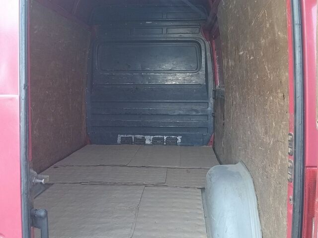 Красный Мерседес Sprinter, объемом двигателя 2.1 л и пробегом 861 тыс. км за 8400 $, фото 1 на Automoto.ua