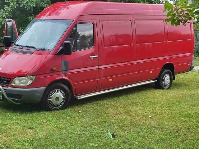 Красный Мерседес Sprinter, объемом двигателя 2.69 л и пробегом 705 тыс. км за 11000 $, фото 1 на Automoto.ua