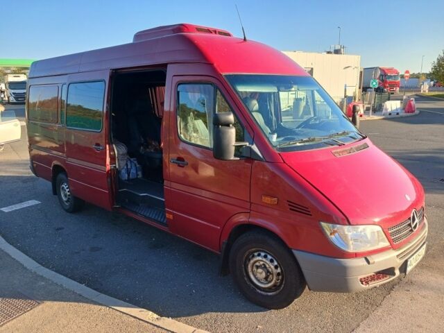 Красный Мерседес Sprinter, объемом двигателя 0 л и пробегом 600 тыс. км за 12043 $, фото 1 на Automoto.ua
