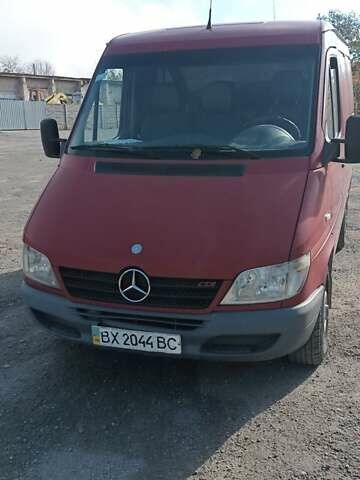Красный Мерседес Sprinter, объемом двигателя 2.15 л и пробегом 510 тыс. км за 4500 $, фото 1 на Automoto.ua