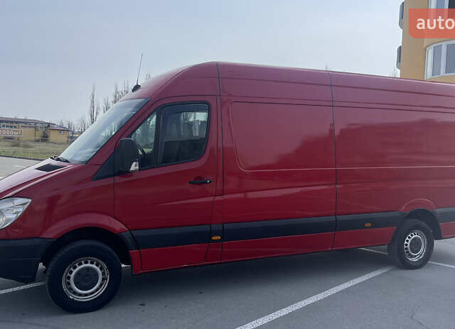 Красный Мерседес Sprinter, объемом двигателя 3 л и пробегом 500 тыс. км за 14000 $, фото 1 на Automoto.ua