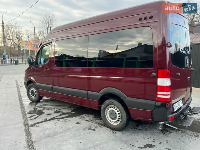 Красный Мерседес Sprinter, объемом двигателя 2.15 л и пробегом 465 тыс. км за 13500 $, фото 1 на Automoto.ua