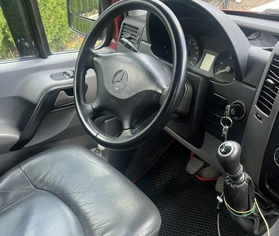 Красный Мерседес Sprinter, объемом двигателя 3 л и пробегом 1000 тыс. км за 14000 $, фото 1 на Automoto.ua