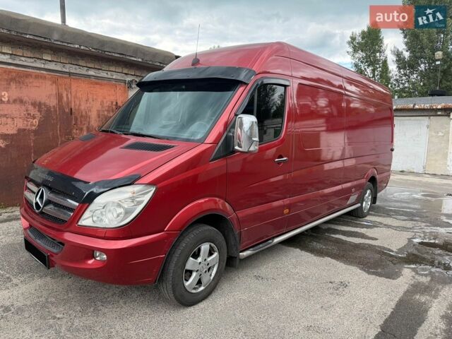 Красный Мерседес Sprinter, объемом двигателя 2.99 л и пробегом 660 тыс. км за 12000 $, фото 1 на Automoto.ua