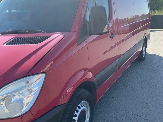 Красный Мерседес Sprinter, объемом двигателя 2.2 л и пробегом 429 тыс. км за 16500 $, фото 1 на Automoto.ua