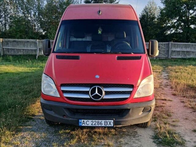 Красный Мерседес Sprinter, объемом двигателя 2.14 л и пробегом 600 тыс. км за 7000 $, фото 1 на Automoto.ua