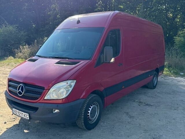 Красный Мерседес Sprinter, объемом двигателя 2.1 л и пробегом 590 тыс. км за 12750 $, фото 1 на Automoto.ua