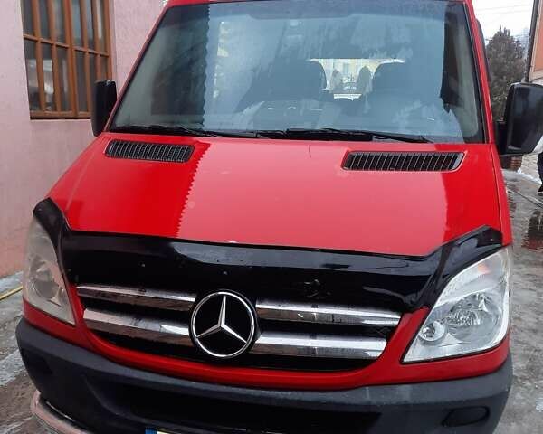 Красный Мерседес Sprinter, объемом двигателя 2.14 л и пробегом 400 тыс. км за 19200 $, фото 1 на Automoto.ua