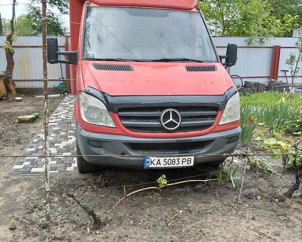 Красный Мерседес Sprinter, объемом двигателя 2.2 л и пробегом 350 тыс. км за 10000 $, фото 1 на Automoto.ua