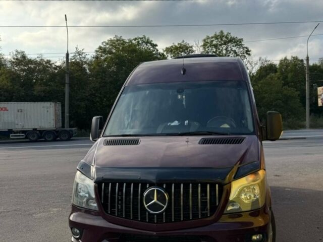 Красный Мерседес Sprinter, объемом двигателя 3 л и пробегом 342 тыс. км за 28000 $, фото 1 на Automoto.ua