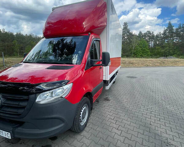 Красный Мерседес Sprinter, объемом двигателя 2.14 л и пробегом 310 тыс. км за 26800 $, фото 1 на Automoto.ua