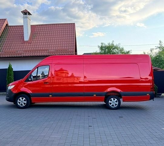 Красный Мерседес Sprinter, объемом двигателя 3 л и пробегом 352 тыс. км за 38102 $, фото 1 на Automoto.ua