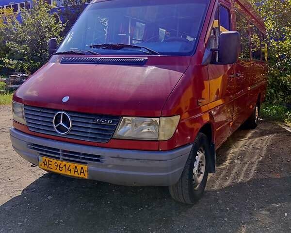 Червоний Мерседес Sprinter, об'ємом двигуна 2.9 л та пробігом 300 тис. км за 9500 $, фото 1 на Automoto.ua