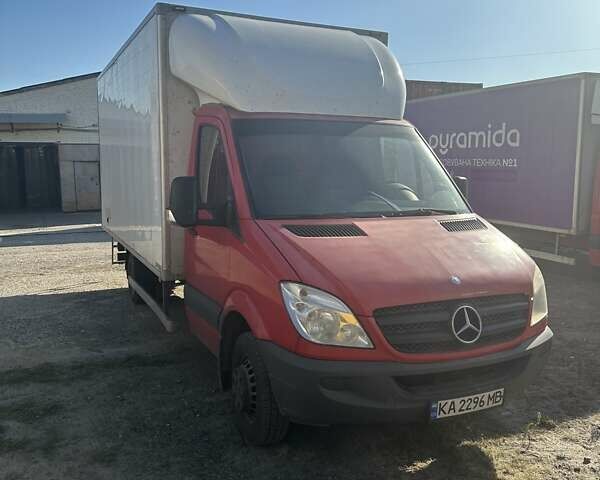 Красный Мерседес Sprinter, объемом двигателя 2.2 л и пробегом 307 тыс. км за 15800 $, фото 1 на Automoto.ua