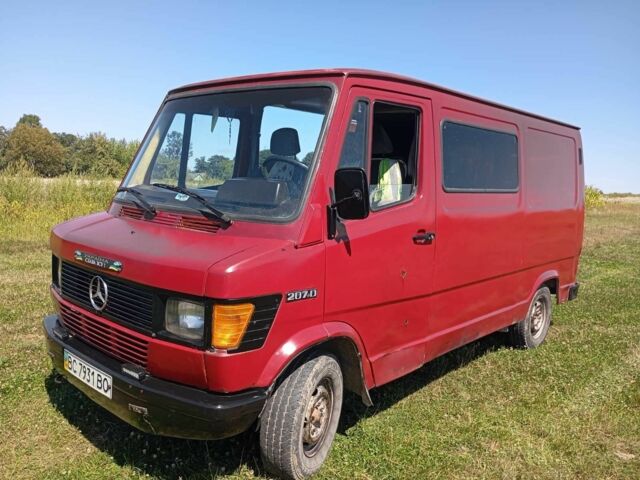 Красный Мерседес Sprinter, объемом двигателя 2 л и пробегом 455 тыс. км за 1600 $, фото 1 на Automoto.ua