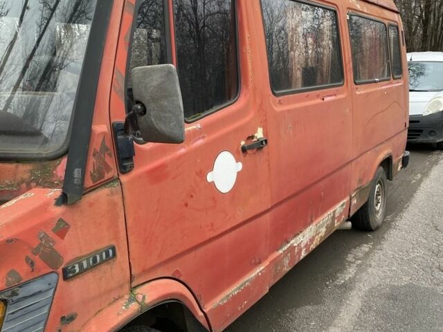 Красный Мерседес Sprinter, объемом двигателя 2.9 л и пробегом 326 тыс. км за 1300 $, фото 1 на Automoto.ua