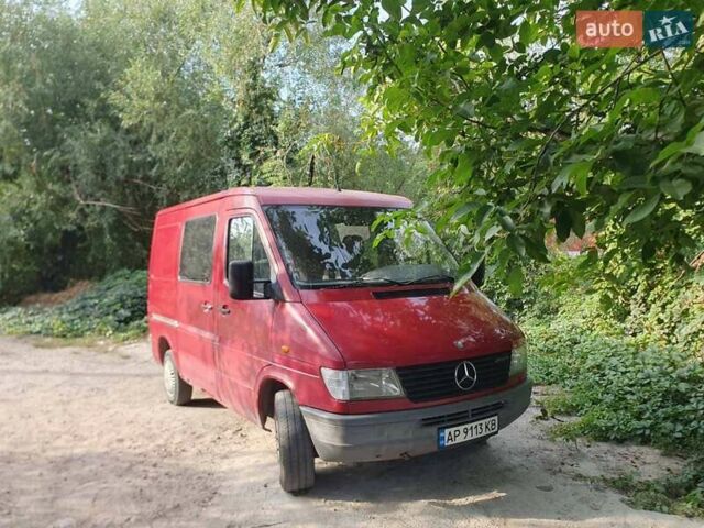 Красный Мерседес Sprinter, объемом двигателя 2.3 л и пробегом 251 тыс. км за 5500 $, фото 1 на Automoto.ua
