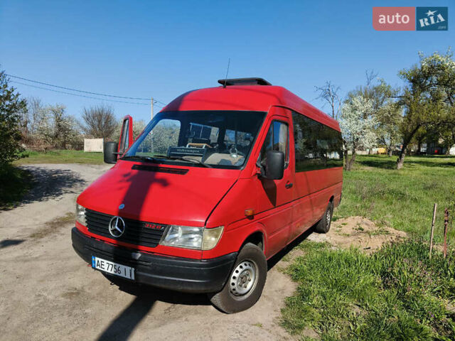 Красный Мерседес Sprinter, объемом двигателя 2.87 л и пробегом 140 тыс. км за 8500 $, фото 1 на Automoto.ua