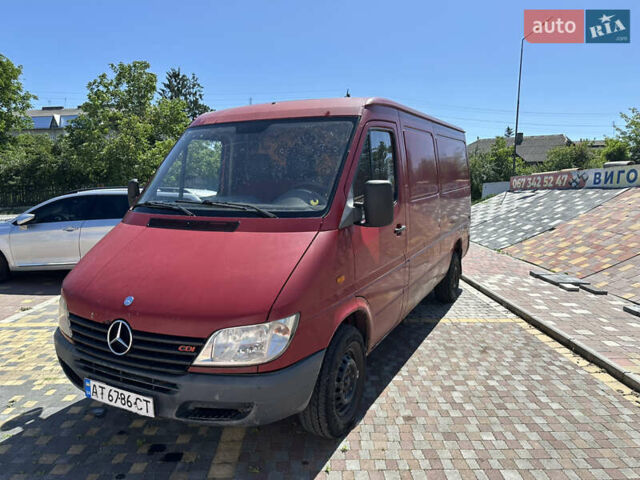 Красный Мерседес Sprinter, объемом двигателя 2.15 л и пробегом 485 тыс. км за 4000 $, фото 1 на Automoto.ua