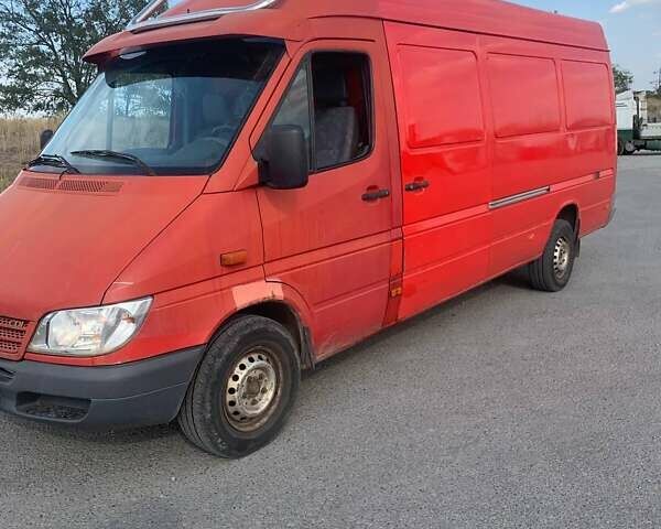 Красный Мерседес Sprinter, объемом двигателя 2.15 л и пробегом 345 тыс. км за 8900 $, фото 1 на Automoto.ua