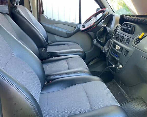 Красный Мерседес Sprinter, объемом двигателя 2.7 л и пробегом 700 тыс. км за 8300 $, фото 1 на Automoto.ua