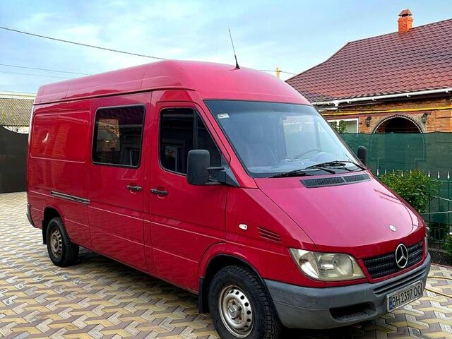 Красный Мерседес Sprinter, объемом двигателя 2.7 л и пробегом 320 тыс. км за 8000 $, фото 1 на Automoto.ua