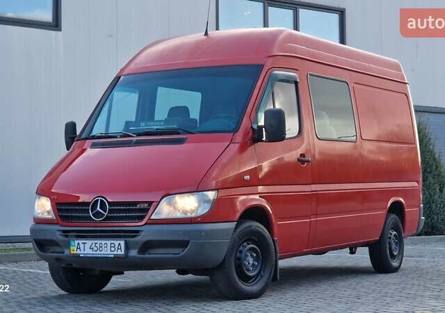 Красный Мерседес Sprinter, объемом двигателя 2.2 л и пробегом 542 тыс. км за 7600 $, фото 1 на Automoto.ua