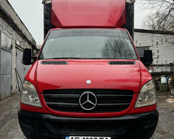 Красный Мерседес Sprinter, объемом двигателя 2.2 л и пробегом 596 тыс. км за 12000 $, фото 1 на Automoto.ua