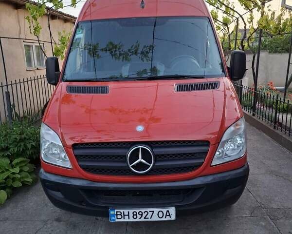 Красный Мерседес Sprinter, объемом двигателя 2.2 л и пробегом 370 тыс. км за 10800 $, фото 1 на Automoto.ua