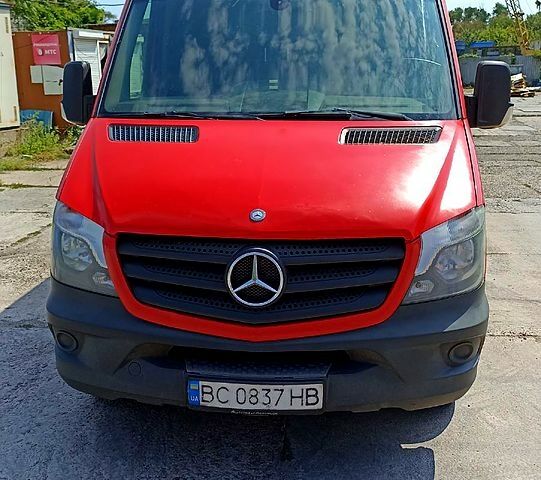 Красный Мерседес Sprinter, объемом двигателя 2.1 л и пробегом 404 тыс. км за 17000 $, фото 1 на Automoto.ua