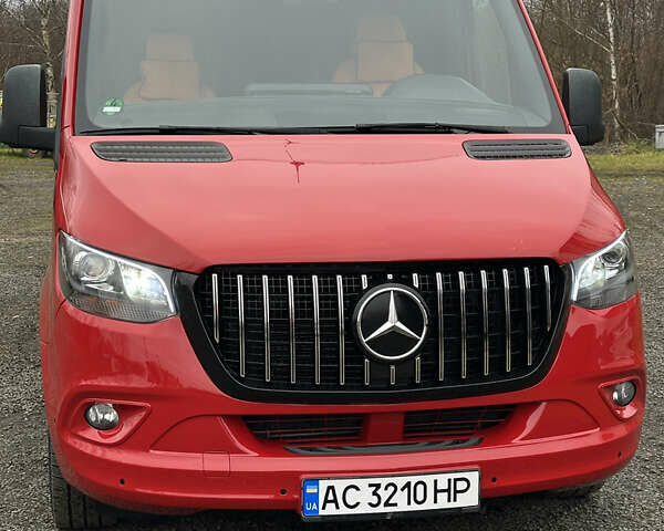 Красный Мерседес Sprinter, объемом двигателя 2.14 л и пробегом 250 тыс. км за 74406 $, фото 1 на Automoto.ua