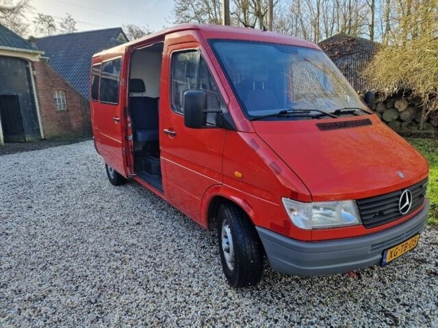 Красный Мерседес Sprinter, объемом двигателя 0 л и пробегом 60 тыс. км за 13049 $, фото 1 на Automoto.ua